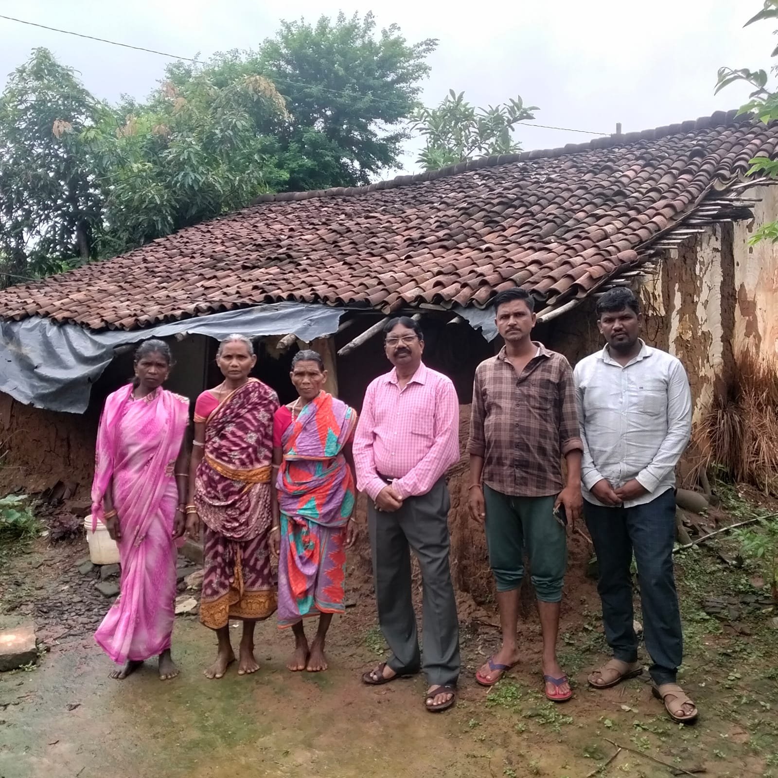 ଲଗାଣ ବର୍ଷାରେ ଭୁଶୁଡ଼ିଲା ଅନେକ ଘର, ଅଳ୍ପକେ ବର୍ତ୍ତିଲେ ପରିବାର